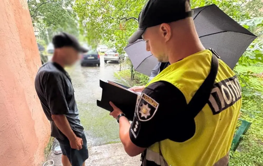 У Києві п’яний чоловік кинув гранату біля житлових будинків