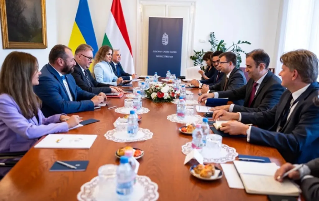 Україна та Угорщина обговорили розблокування переговорів про вступ до ЄС