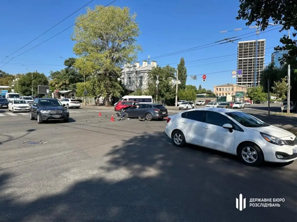 Смертельна аварія у Києві: службове авто поліції перекинулось після зіткнення