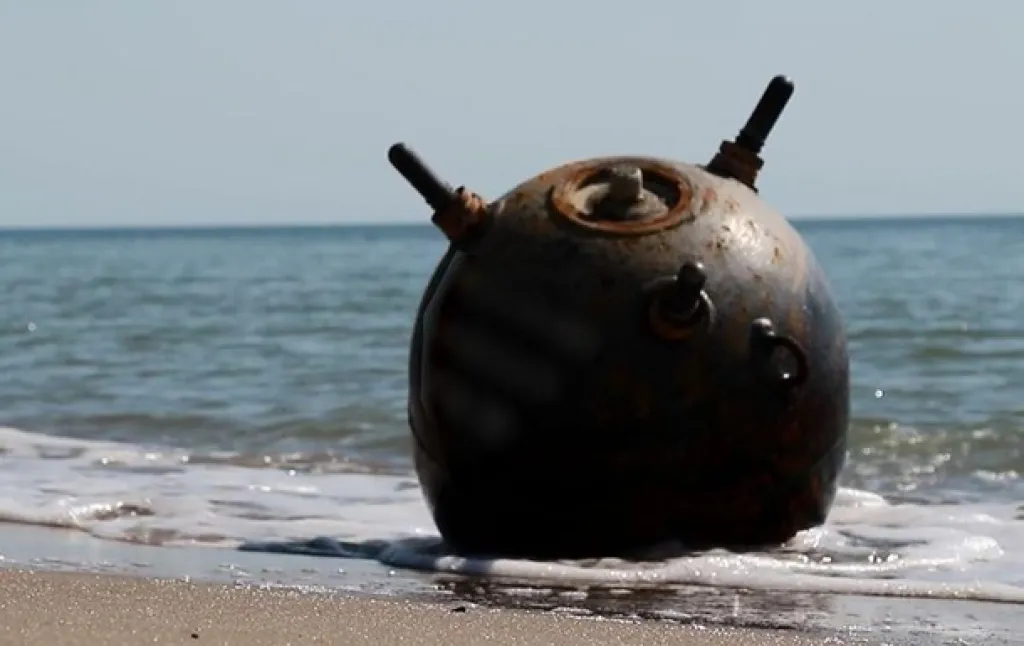 На узбережжі Одещини знищили вісім морських мін, які виніс шторм