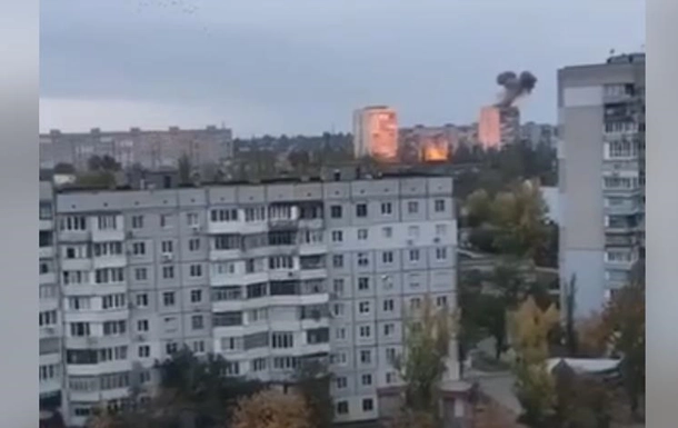 Херсон під вогнем: показали відео моментів обстрілів