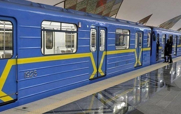 У Києві змінено рух метро через падіння пасажира на колії