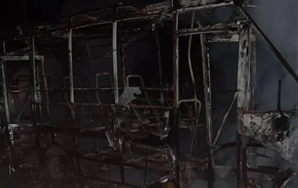 Російський дрон атакував мікроавтобус на Сумщині: п’ятеро поранених, серед них дитина