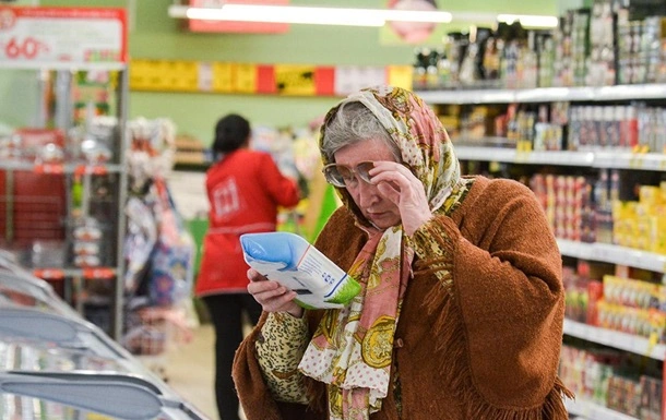 Третина росіян скаржиться на брак грошей на їжу – опитування показало зростання невдоволення економікою