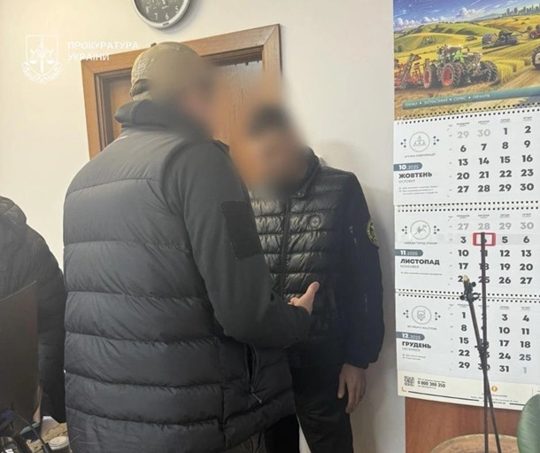 На Київській митниці викрили схему із «платним» розмитненням авто зі США