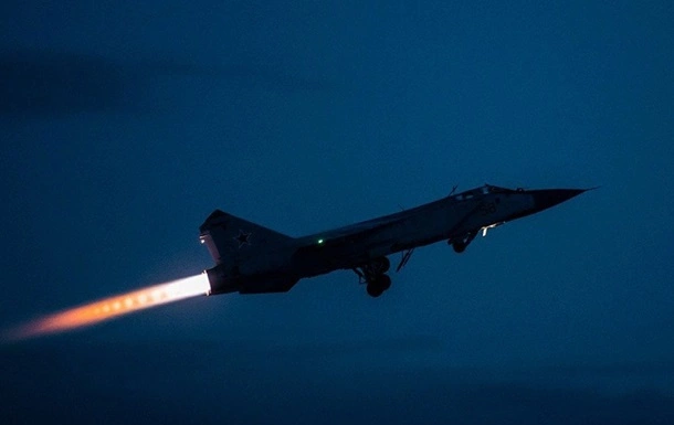 Повторна нічна атака: РФ підняла МіГ-31К і запустила ракети “Кинджал”