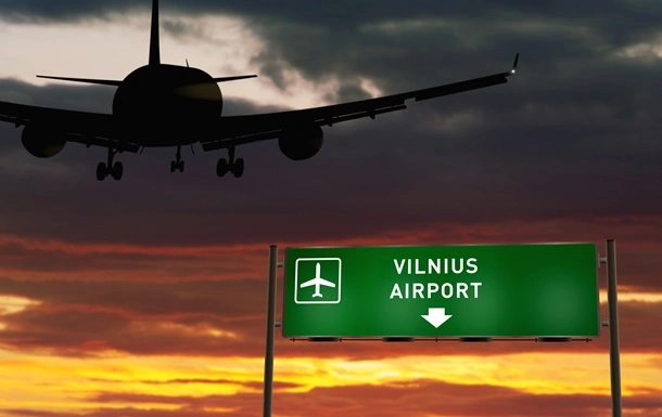 Повітряні кулі з Білорусі тимчасово зупинили роботу аеропорту у Вільнюсі