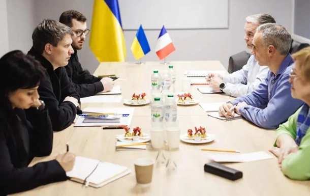 Франція готова запустити спільне виробництво зброї в Україні