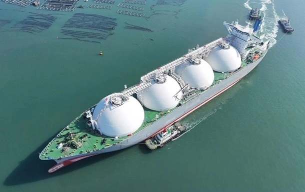 Китай створює “тіньовий флот” для транспортування російського газу — ЗМІ