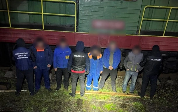 У Закарпатті працівники Укрзалізниці крали пальне з локомотивів