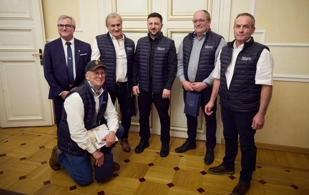 Зеленський зустрівся з рибалками Франції, які передають антидронові сітки
