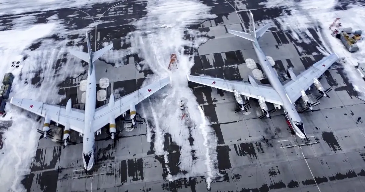 На аеродромі “Енгельс-2” помічено понад 130 вантажівок невідомого призначення