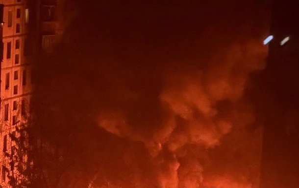 У Харкові нічна атака Шахедів спричинила пожежу в житловому будинку
