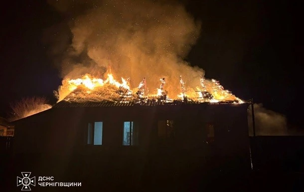 Чернігівщина під ударом: дрони РФ спалили тепловоз і пошкодили будівлі
