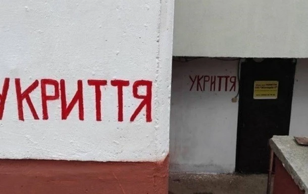 У столиці під час нічної тривоги мешканцям заблокували доступ до укриття