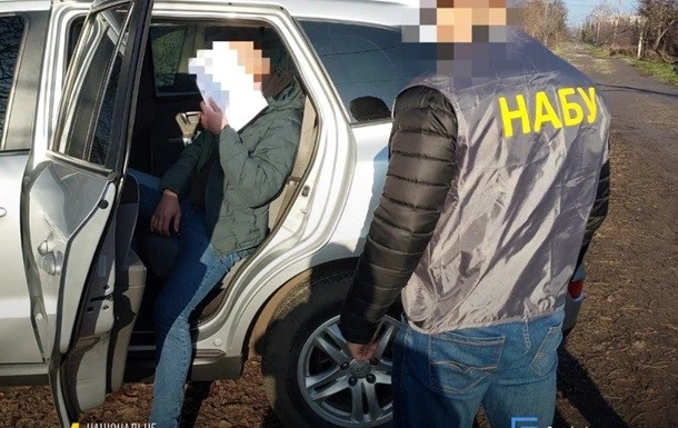 Посадовця Донецької ОДА та спільників підозрюють у розкраданні коштів на відбудову міст області