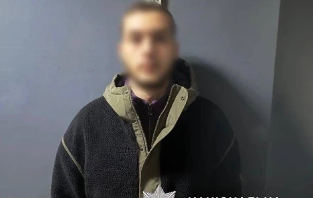 У столиці викрили кур’єра, який перевозив колби з екстрактом канабісу