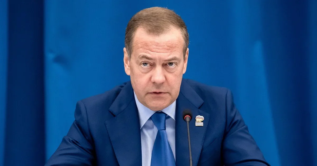 Медведєв знову погрожує Європі війною: що стало причиною