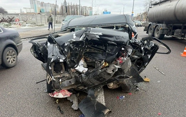 Смертельна ДТП у Києві: військовий на позашляховику забрав життя жінки