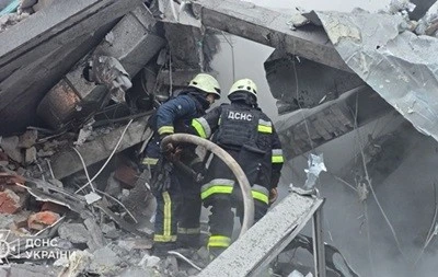 У Харкові під завалами зруйнованого будинку знайшли ще одне тіло