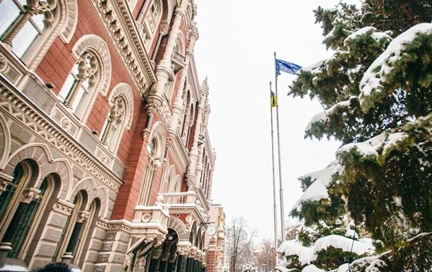 Регулятор втрутився у валютний ринок: НБУ продав понад 700 млн доларів