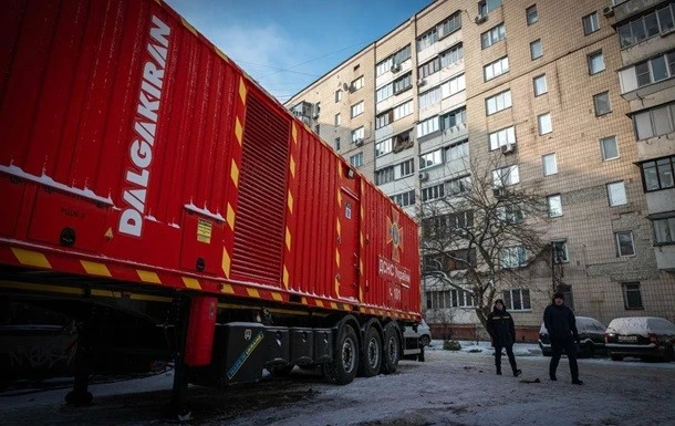 Київські магазини працюють попри відключення світла: уряд втрутився для стабілізації постачання