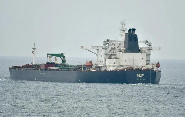 Німецькі води закриті: підозрілий танкер з російською нафтою змусили змінити курс