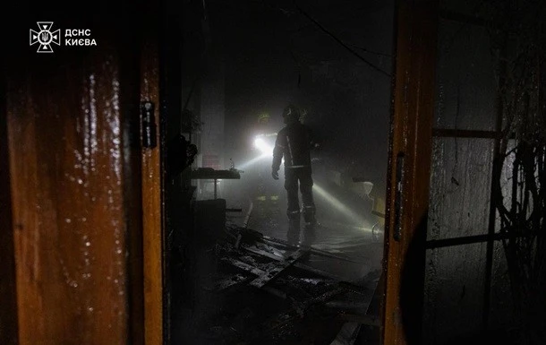 Нічна пожежа на Подолі: у столиці вщент обгорів ресторан