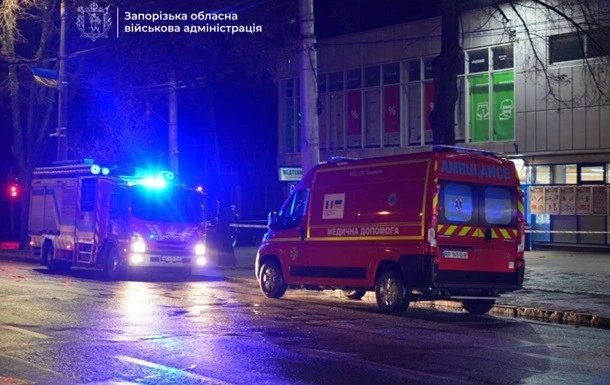 Нічні обстріли Запоріжжя: удари спровокували пожежу та пошкодження житла