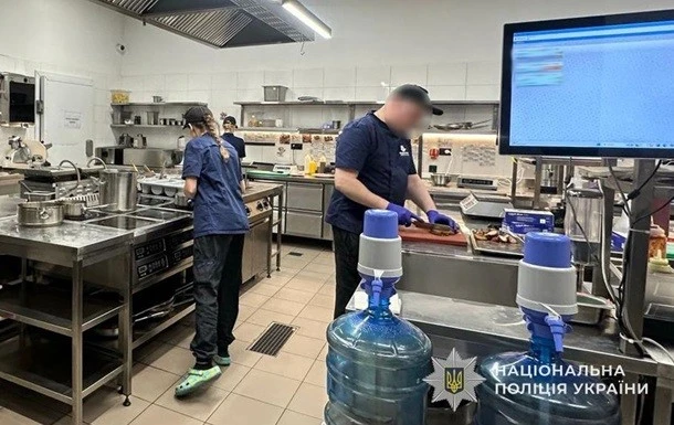 Масове отруєння у Львові: після візиту до розважального центру госпіталізовано 18 дітей