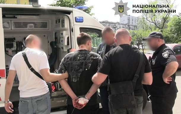 Втеча з квартири на Оболоні завершилась падінням з висоти та затриманням підозрюваного
