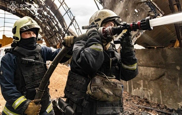 Після удару дронів на Харківщині спалахнула пожежа на підприємстві – є поранені