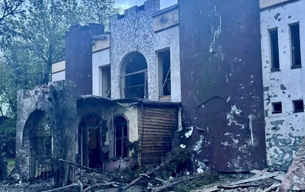 У Дніпрі під час нової хвилі вибухів пошкоджено релігійний об’єкт і авто