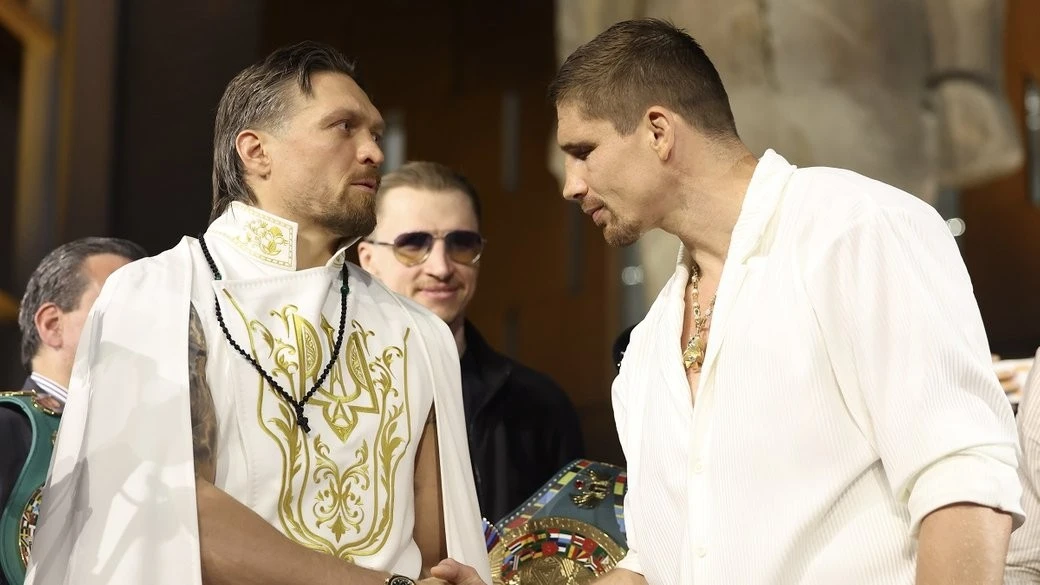 Усик і Верховен у Єгипті обмінялися прогнозами перед боєм: від 12 раундів до нокауту