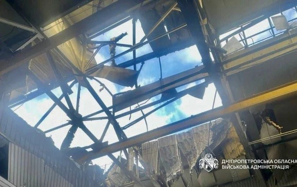 У Дніпрі ворожий удар спричинив руйнування на промисловому об’єкті