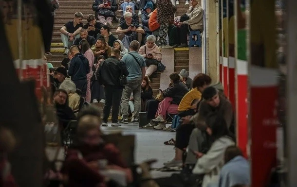 Київське метро оновило рекорд напливу людей під час нічного обстрілу