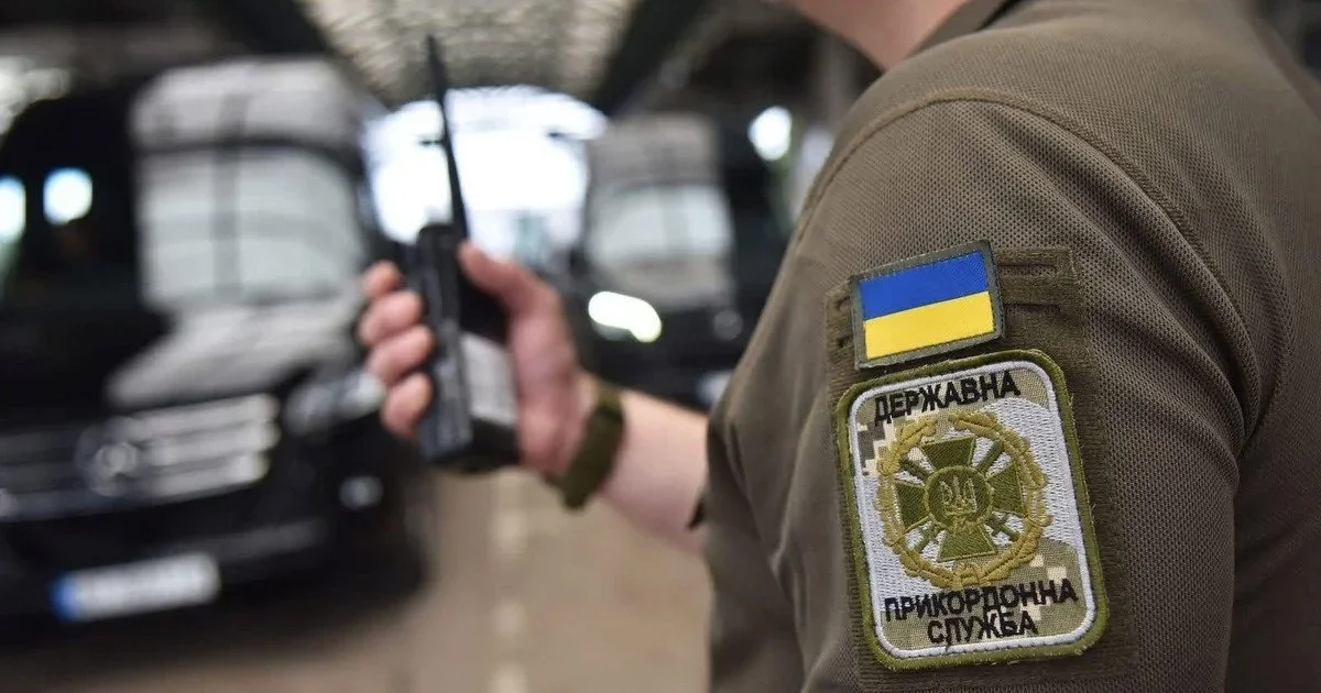 Чому на польському кордоні виникли масові скупчення авто