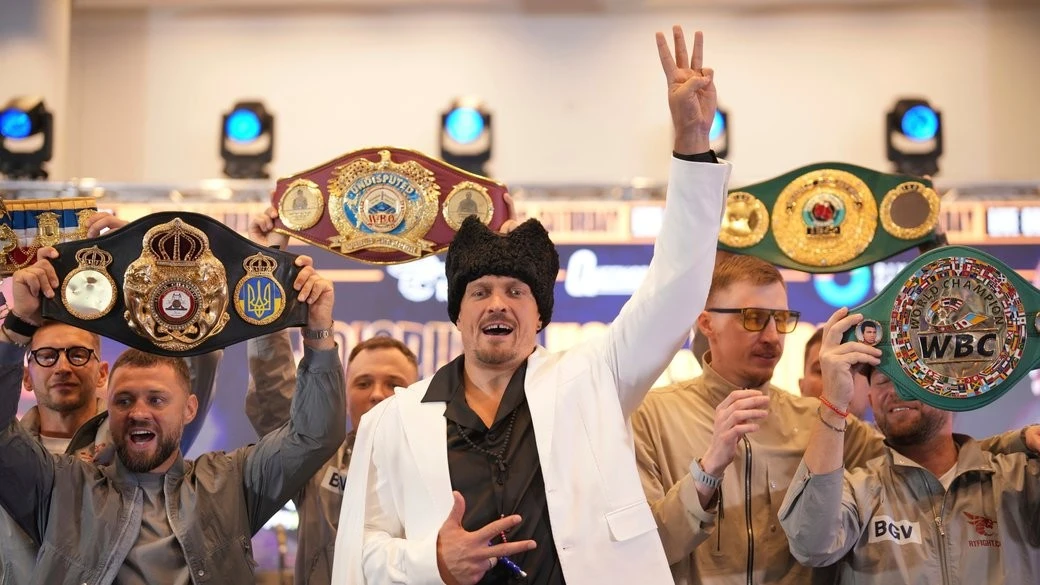 Чому Олександр Усик відмовився від чемпіонських поясів