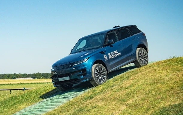 Електричний Range Rover Sport дебютує раніше за флагмана